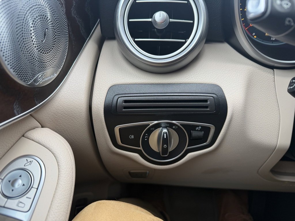 Used 2020 Mercedes-Benz GLC 300 4MATIC Coupe image 29