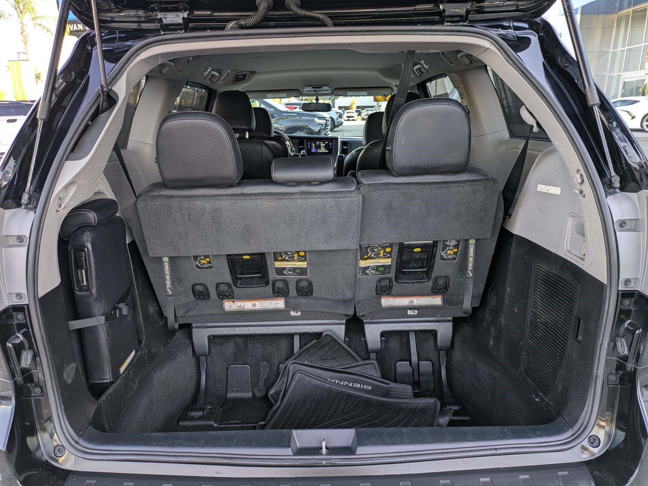 Used 2017 Toyota Sienna SE image 25