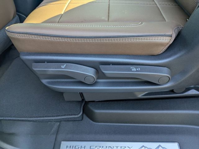 New 2025 Chevrolet Suburban High Country image 31