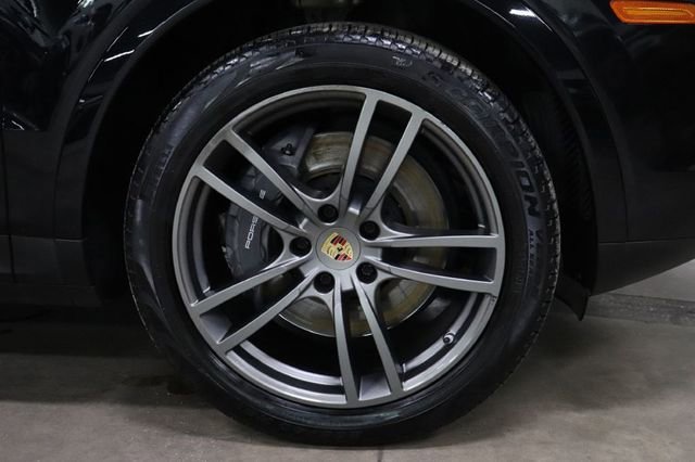 Used 2022 Porsche Cayenne Platinum Edition AWD/4WD image 40
