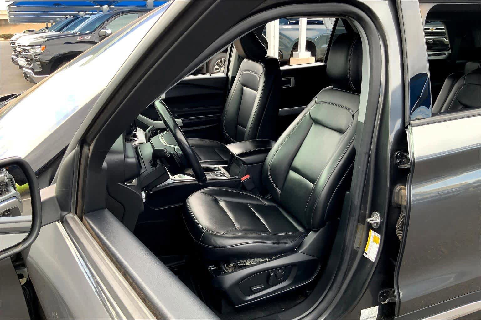 Used 2020 Ford Explorer XLT w/ Equipment Group 202A image 8
