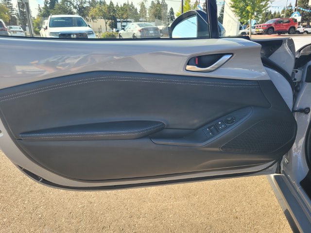 Used 2025 MAZDA MX-5 Miata Grand Touring w/ Weather Package RWD image 17