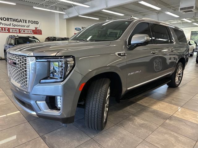 Used 2022 GMC Yukon XL Denali AWD/4WD image 18