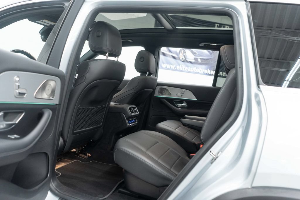 Used 2025 Mercedes-Benz GLS 450 4MATIC image 16