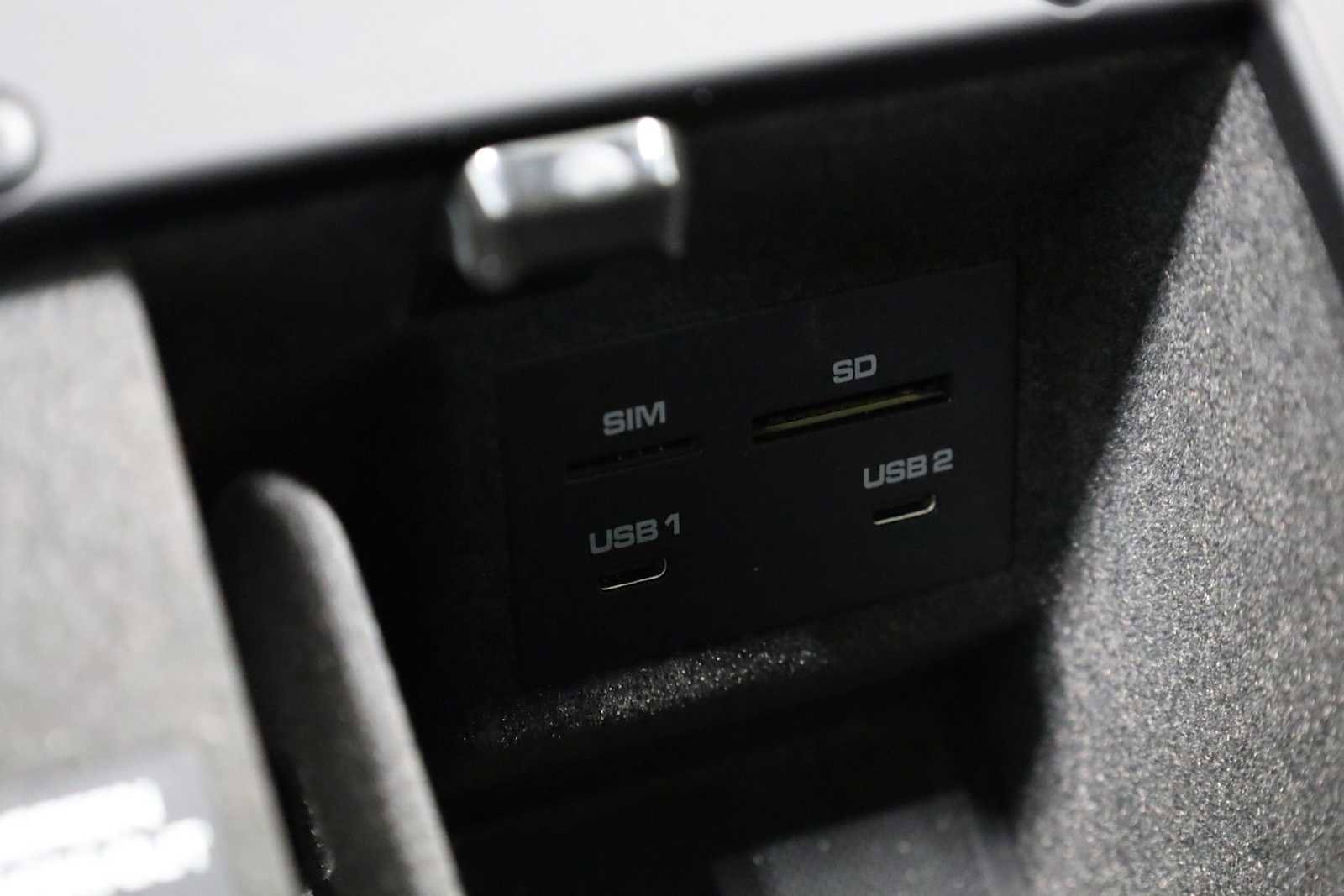 Certified 2024 Porsche Macan AWD/4WD image 35