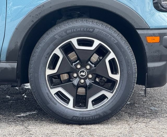 Used 2022 Ford Bronco Sport Outer Banks w/ Tech Package AWD/4WD image 3