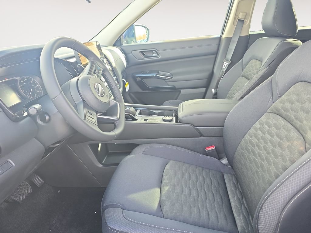 New 2025 Nissan Pathfinder SV w/ SV Premium Package image 9