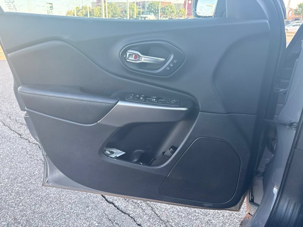 Used 2021 Jeep Cherokee Limited AWD/4WD image 10