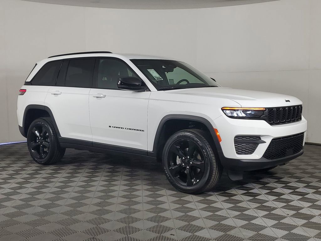 New 2025 Jeep Grand Cherokee Altitude image 2