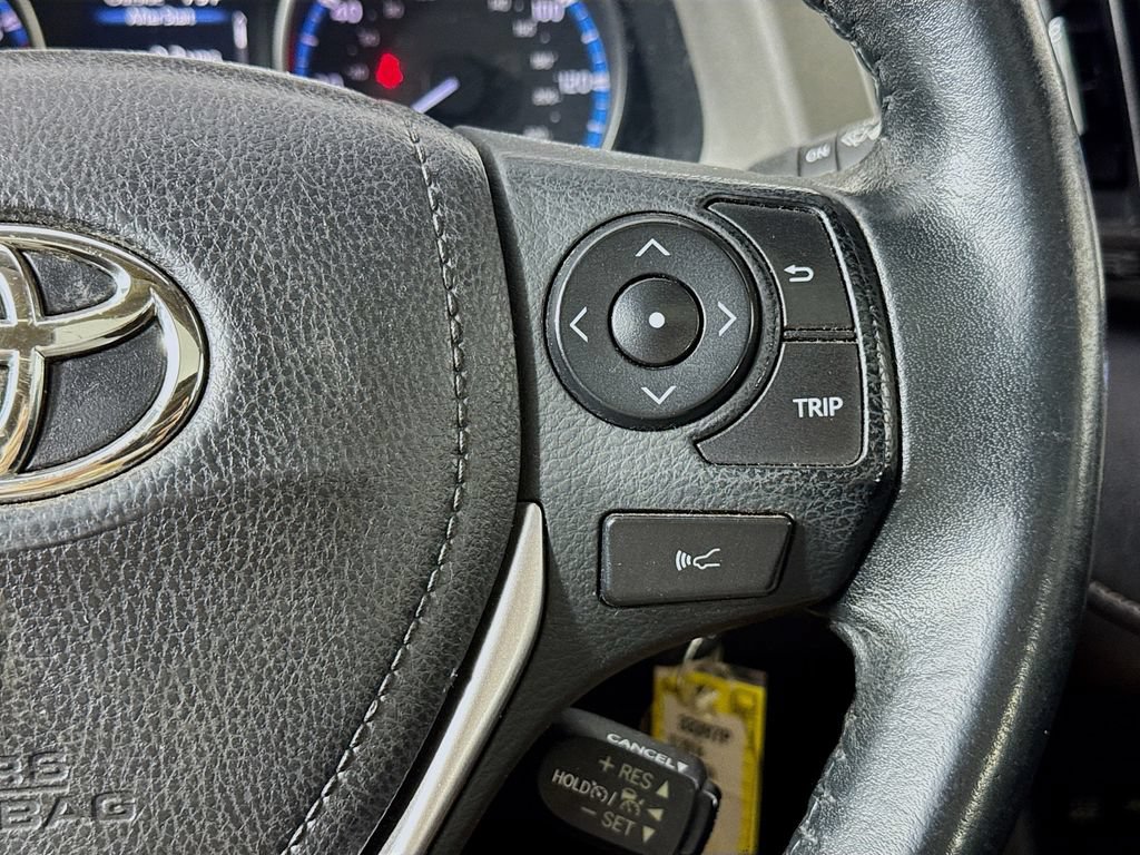 Used 2018 Toyota RAV4 XLE AWD/4WD image 30