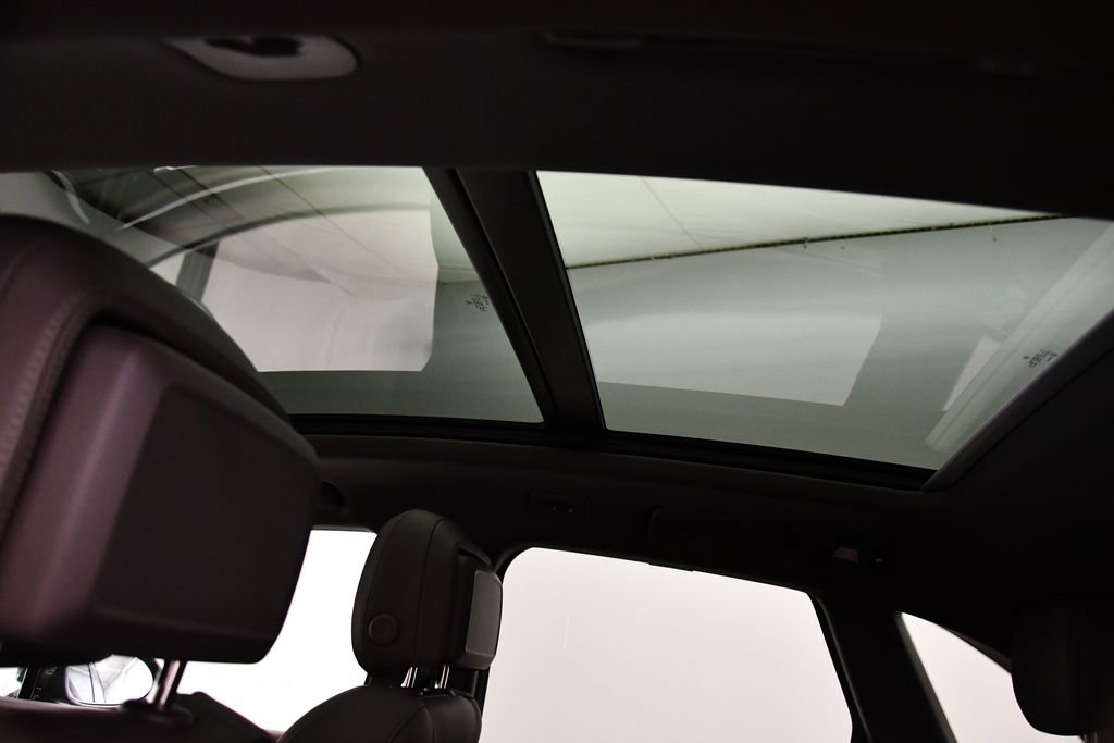 Used 2025 Porsche Macan image 15