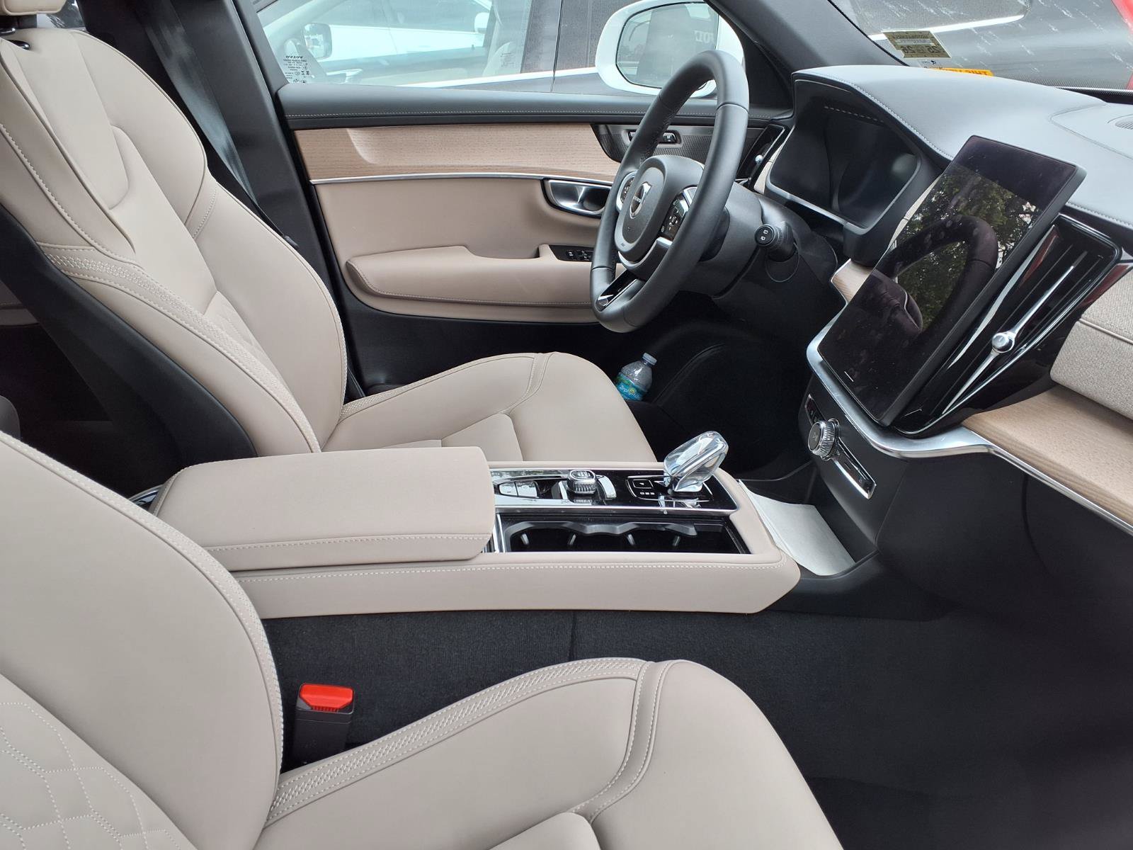 Used 2025 Volvo XC90 T8 Plus AWD/4WD image 6