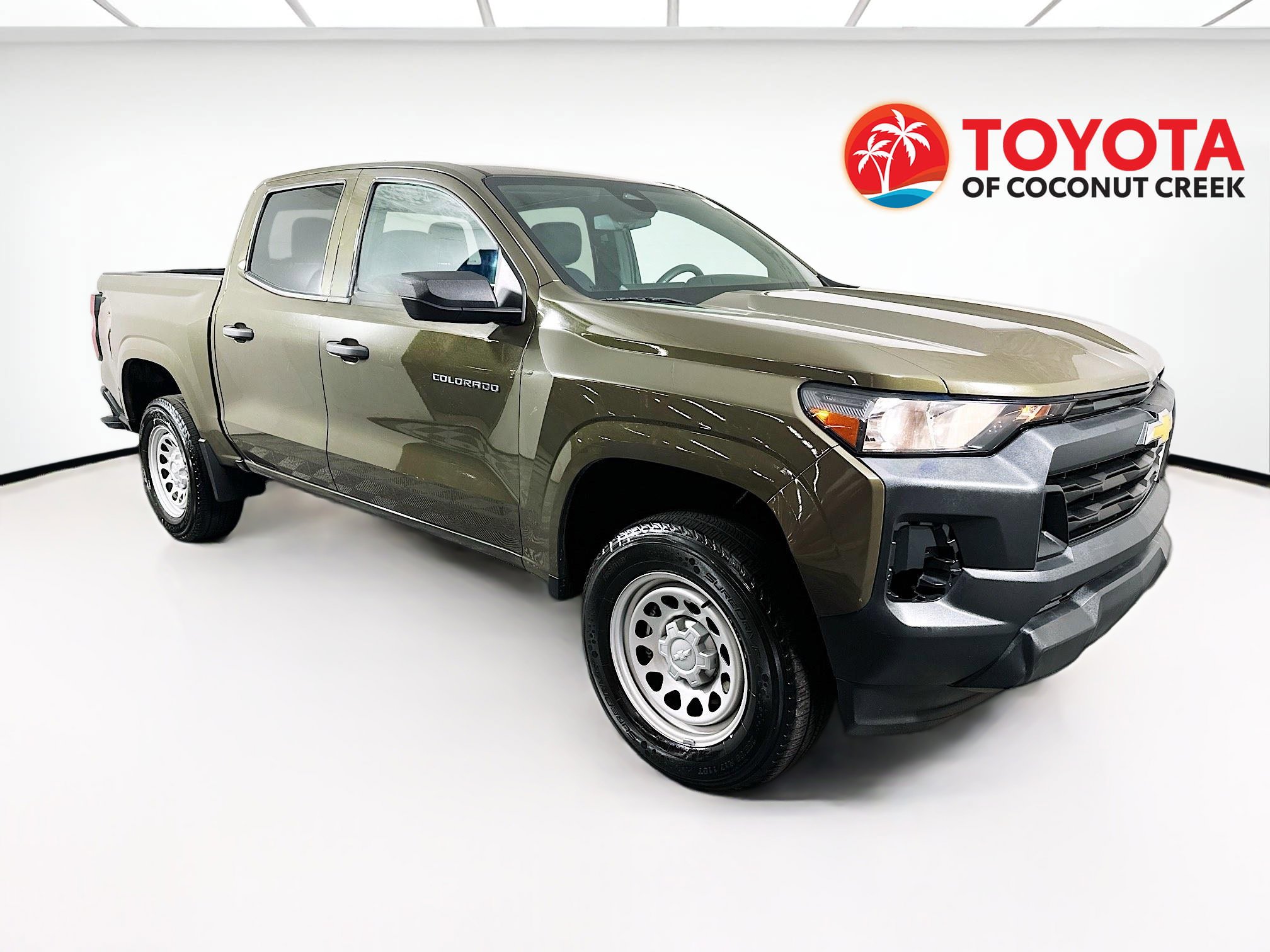 Used 2023 Chevrolet Colorado W/T image 1