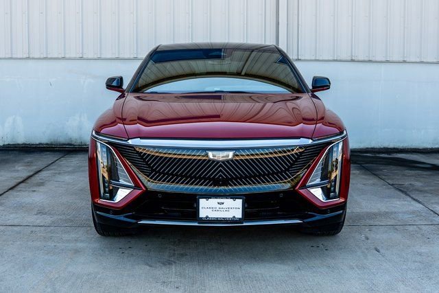 New 2026 Cadillac Lyriq Luxury image 2
