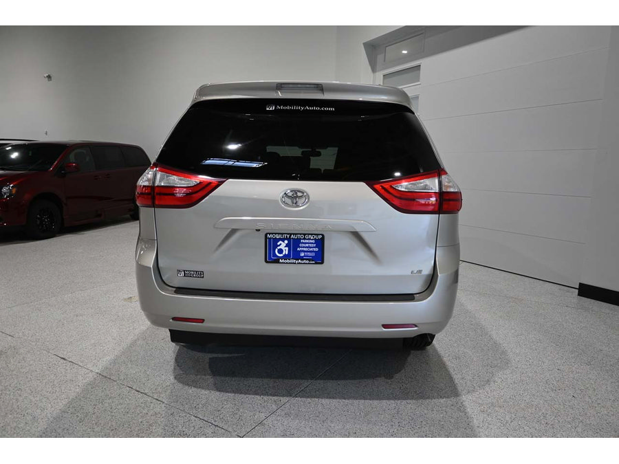 Used 2015 Toyota Sienna LE FWD image 7