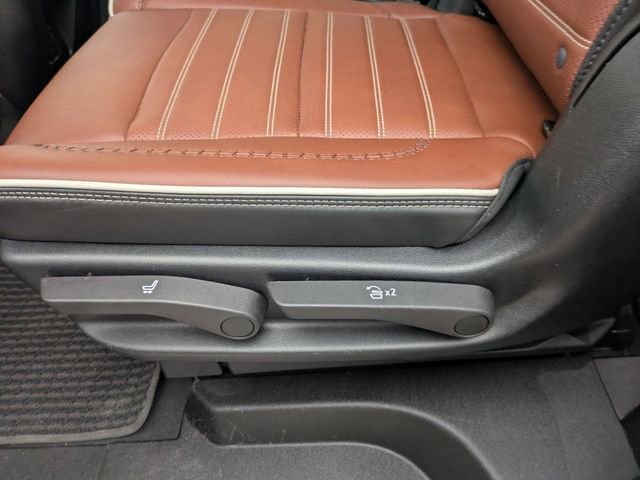 Used 2023 GMC Yukon Denali Ultimate image 32