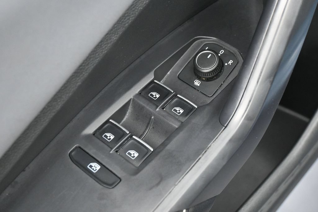 Used 2025 Volkswagen Jetta SE FWD image 14