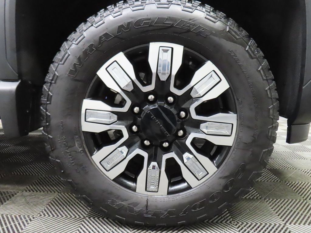 Used 2025 GMC Sierra 3500 Denali image 8