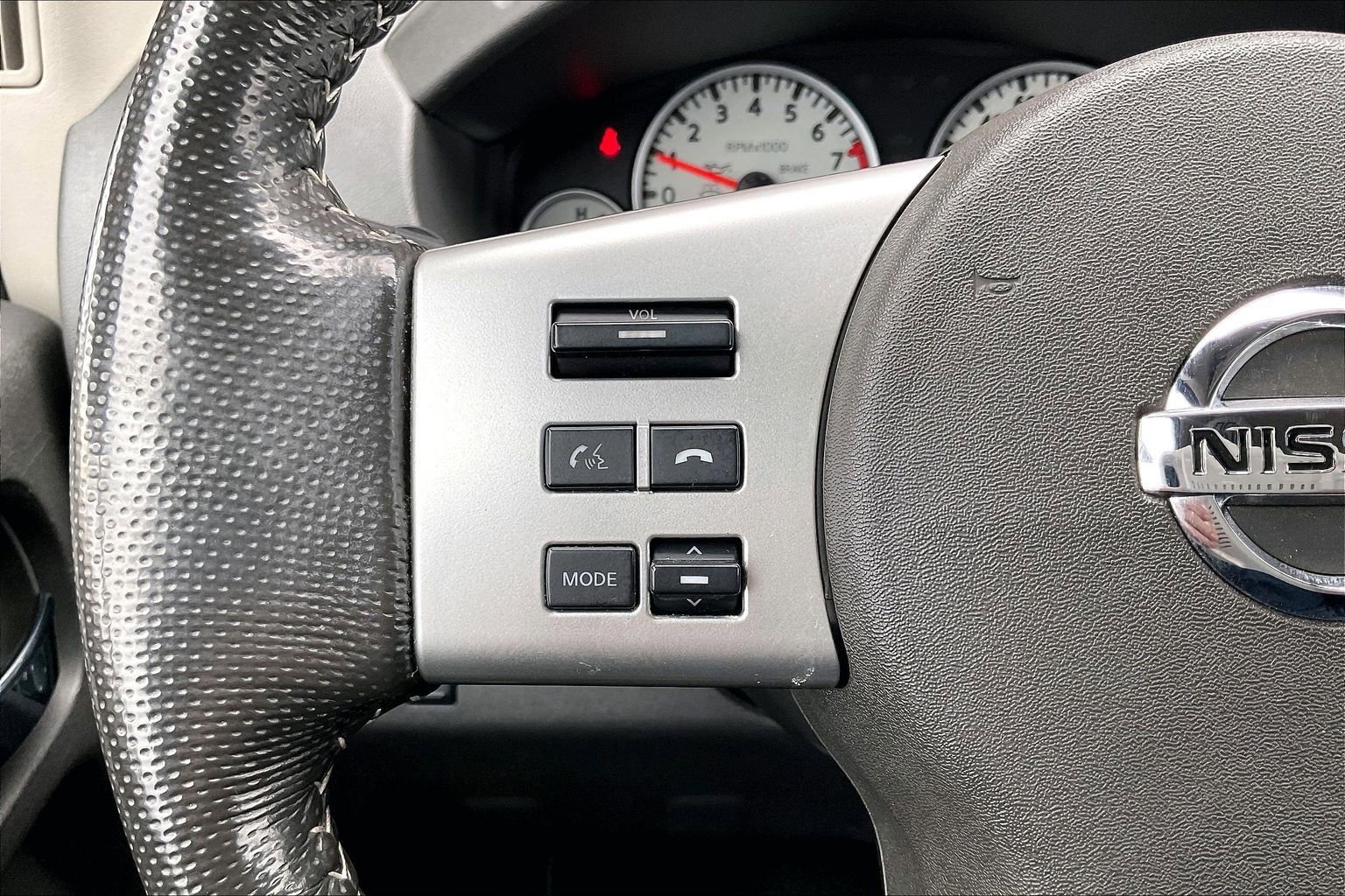 Used 2020 Nissan Frontier PRO-4X w/ Pro-4x Utility Package image 10