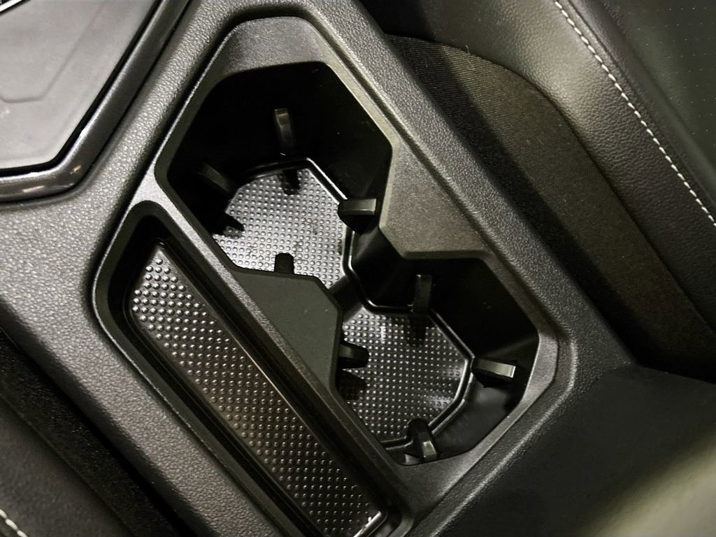 Used 2023 Volkswagen Tiguan SE R-Line image 15