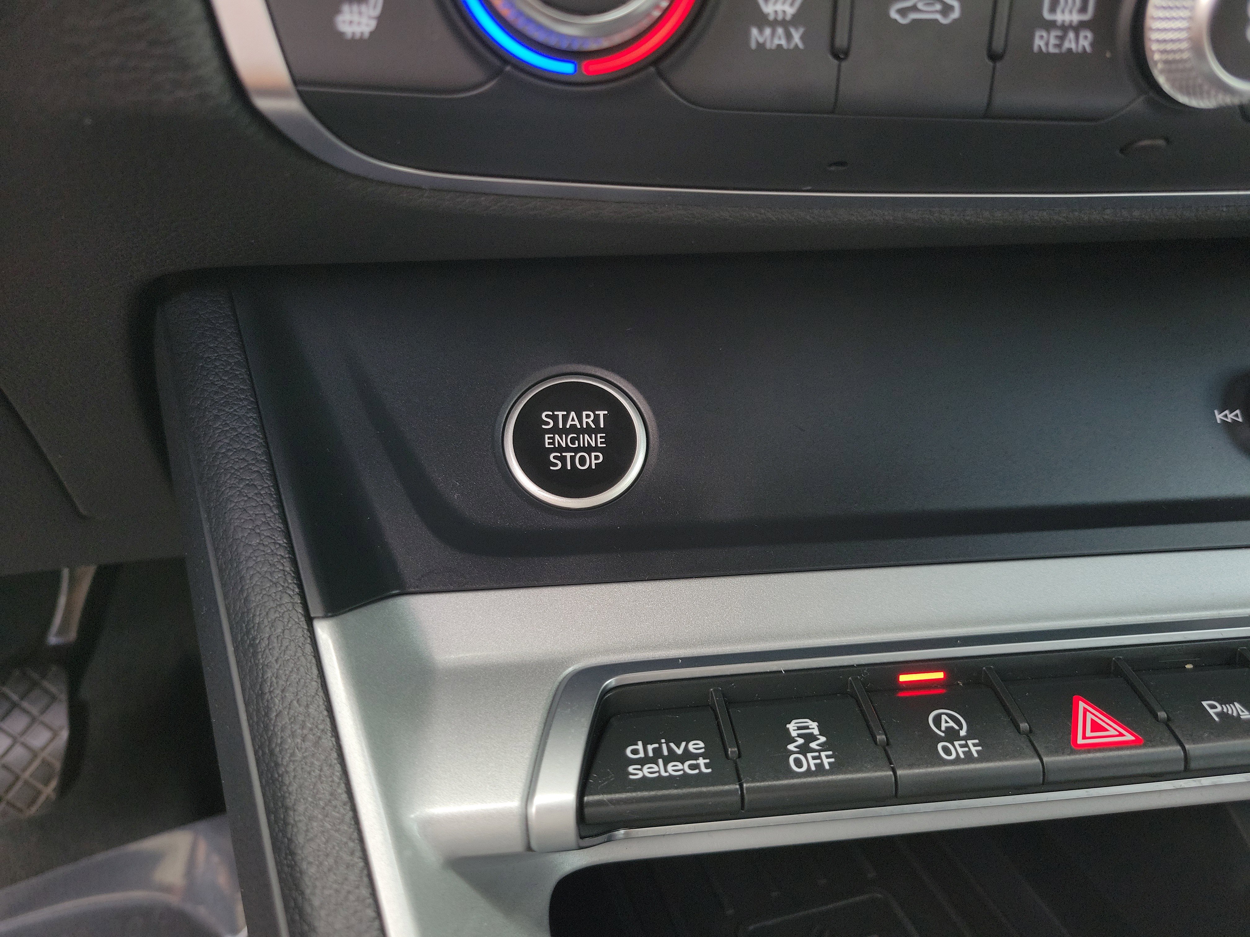 Used 2024 Audi Q3 2.0T Premium image 33