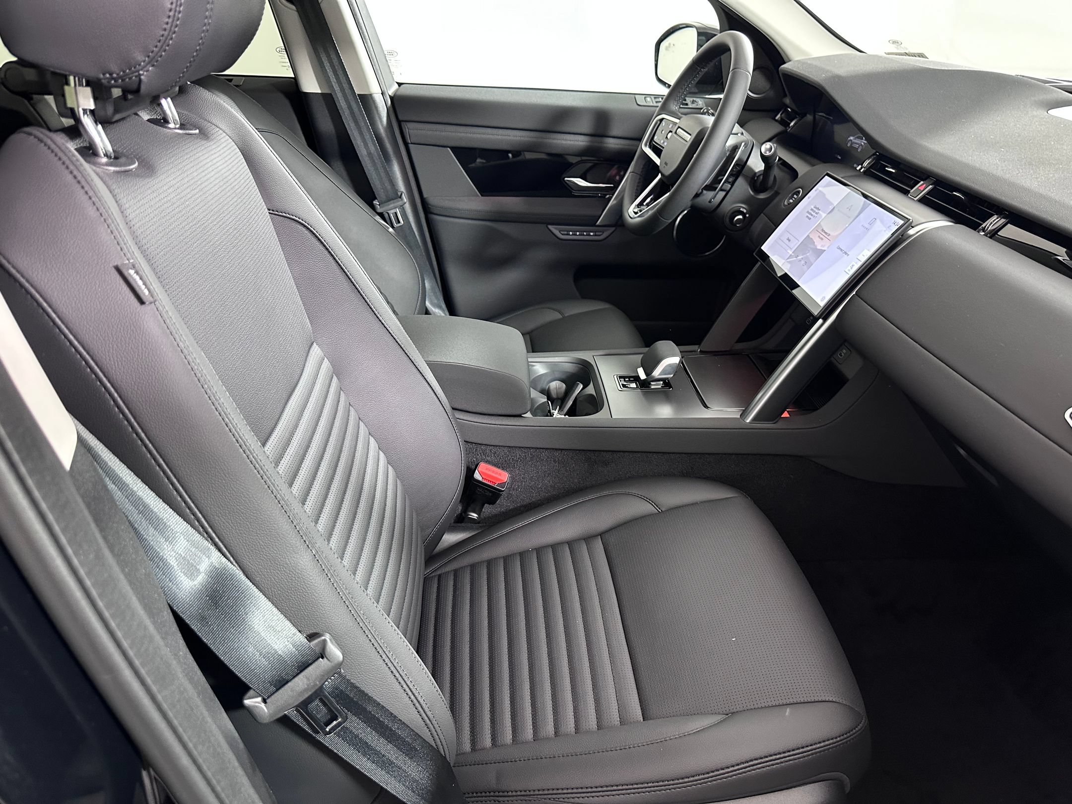Used 2025 Land Rover Discovery Sport S AWD/4WD image 19