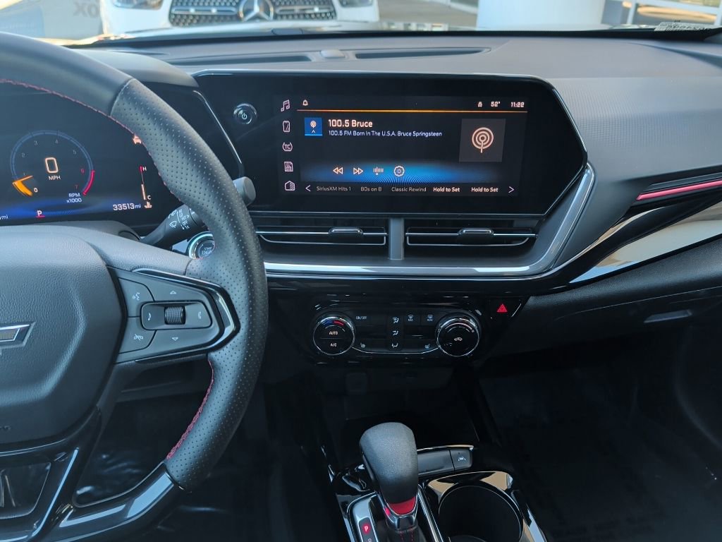 Used 2025 Chevrolet Trax RS FWD image 18
