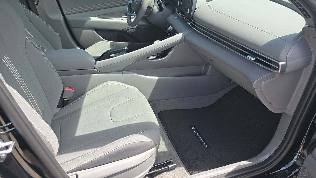 New 2026 Hyundai Elantra Sport FWD image 12