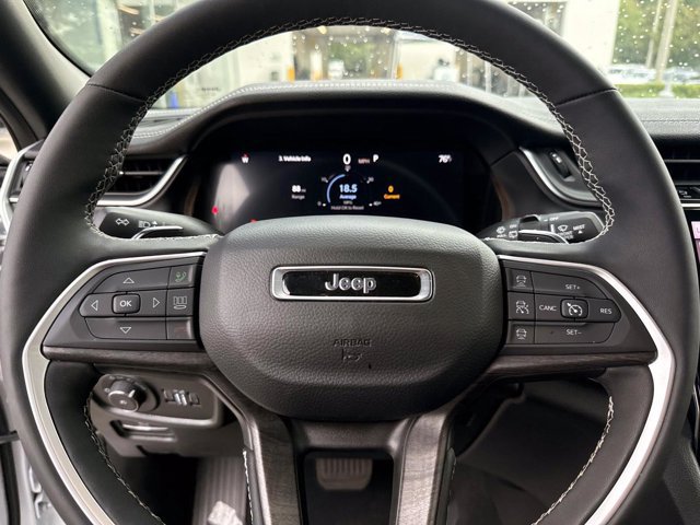Used 2024 Jeep Grand Cherokee Limited AWD/4WD image 29