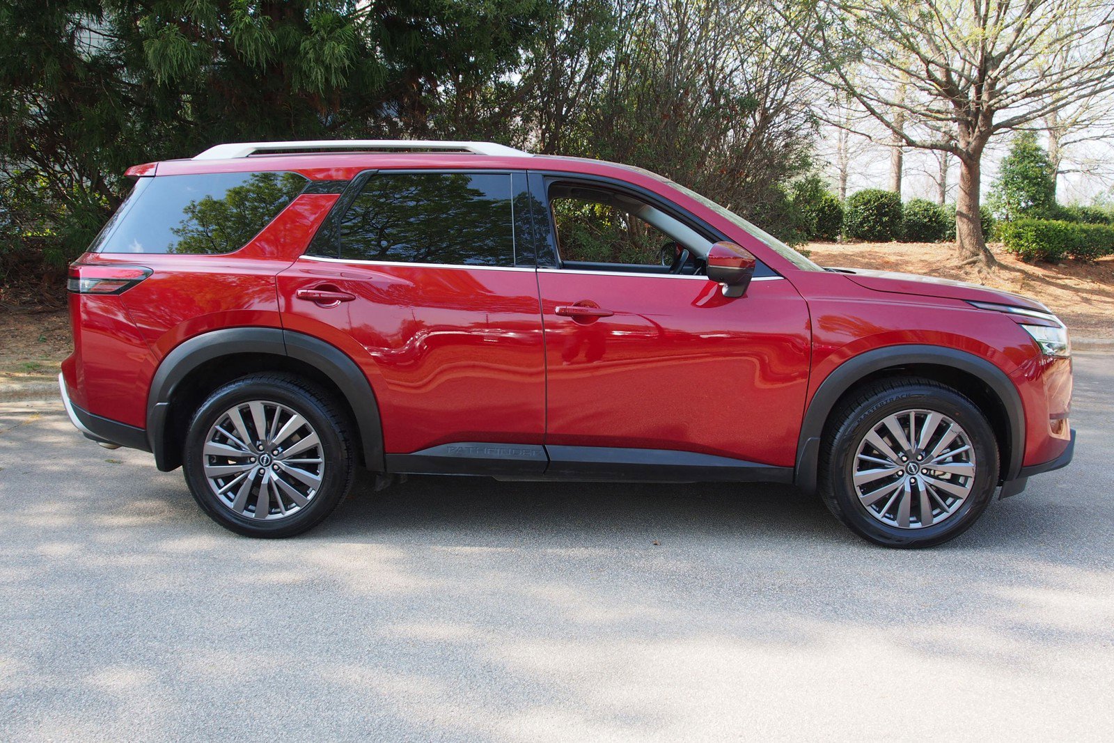 Used 2024 Nissan Pathfinder SL w/ SL Premium Package image 8