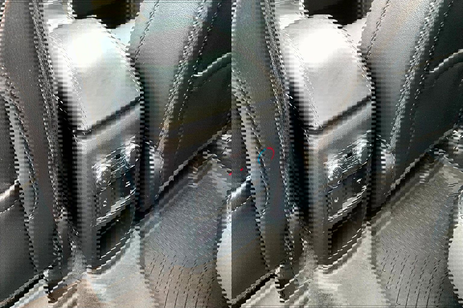 Used 2021 Ford Explorer Limited w/ Equipment Group 301A image 10