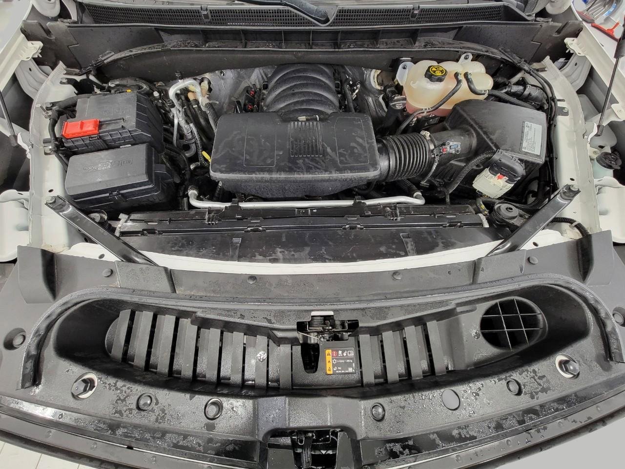 Certified 2021 Cadillac Escalade Premium Luxury w/ LPO, Radiant Package image 9