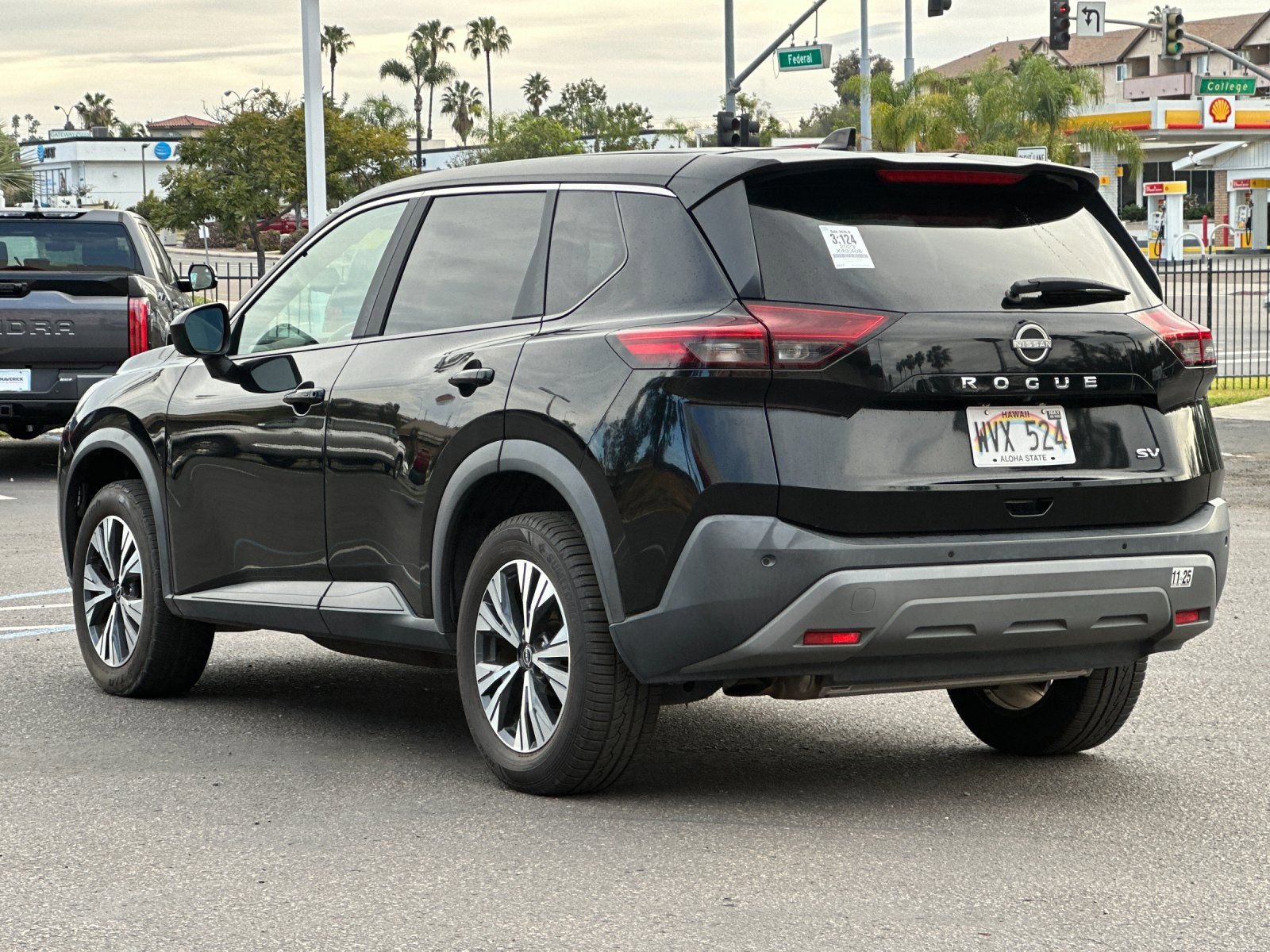 Used 2023 Nissan Rogue SV image 3