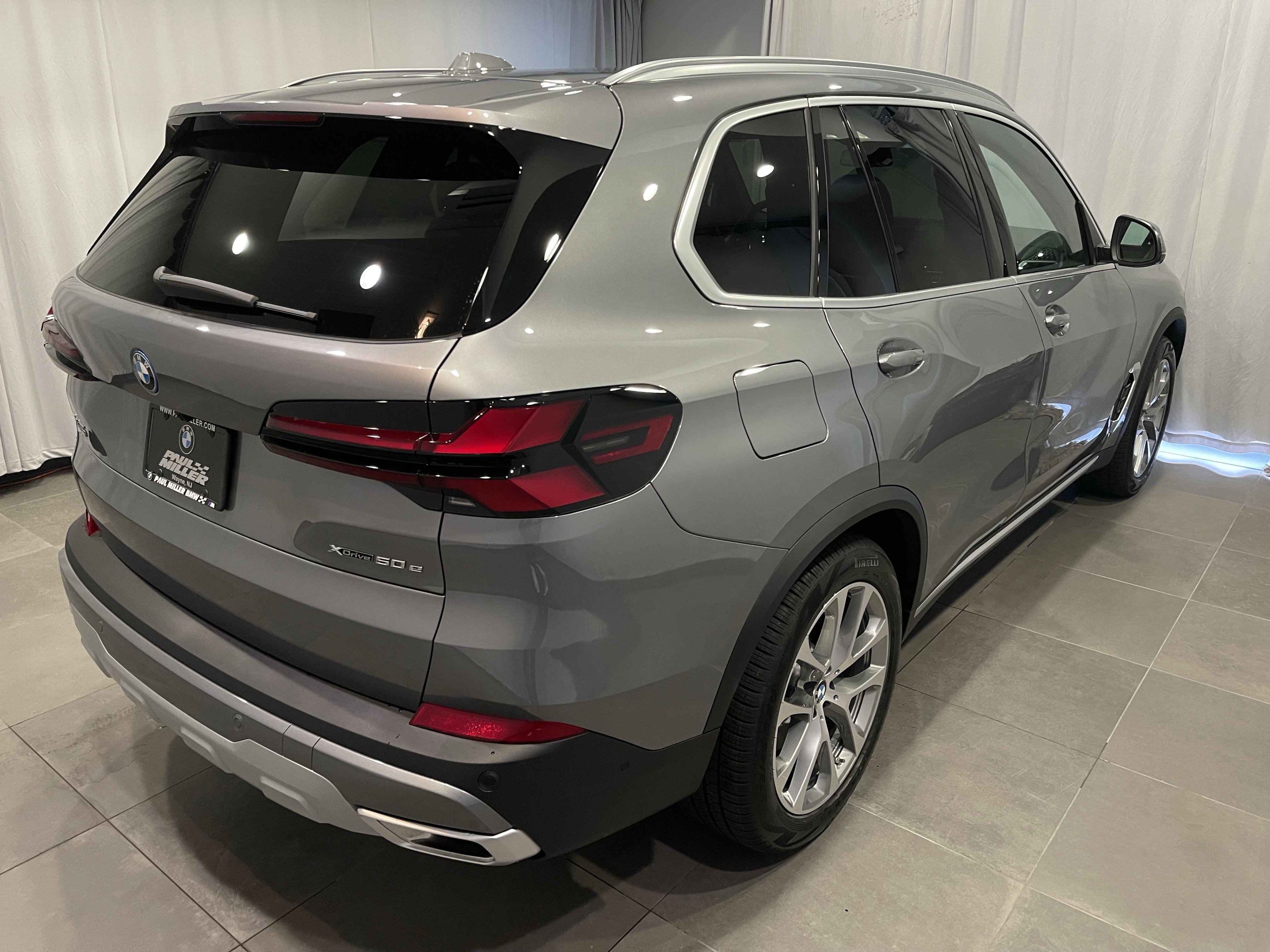 New 2026 BMW X5 xDrive50e w/ Premium Package AWD/4WD image 6