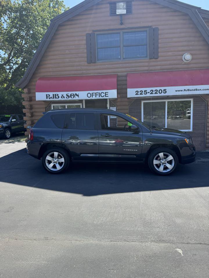Used 2016 Jeep Compass Latitude AWD/4WD image 2