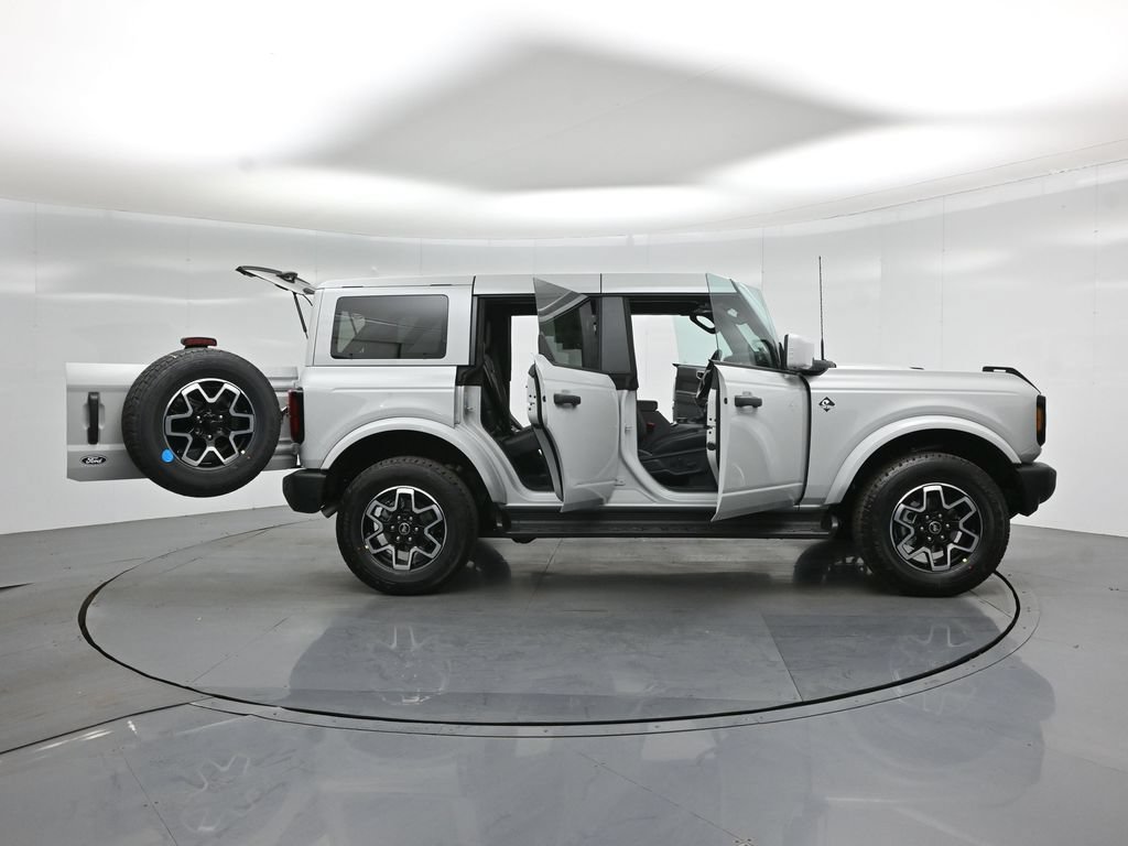 New 2026 Ford Bronco Outer Banks w/ Sasquatch Package AWD/4WD image 3