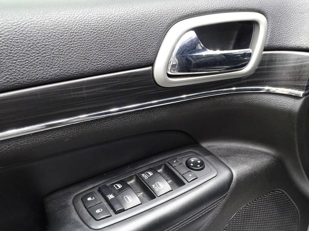 Used 2019 Jeep Grand Cherokee Limited image 18