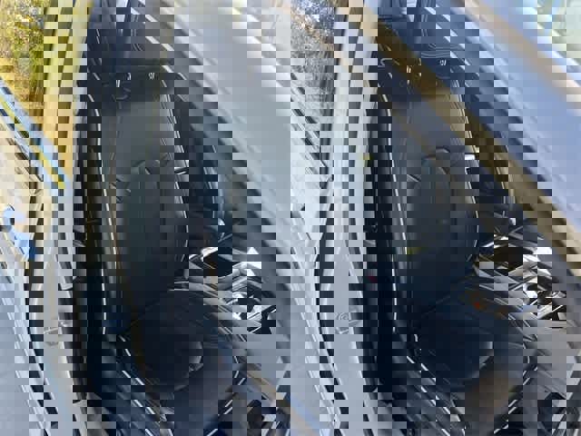 Used 2021 Chrysler Pacifica Limited w/ Uconnect Theater Family Group image 12