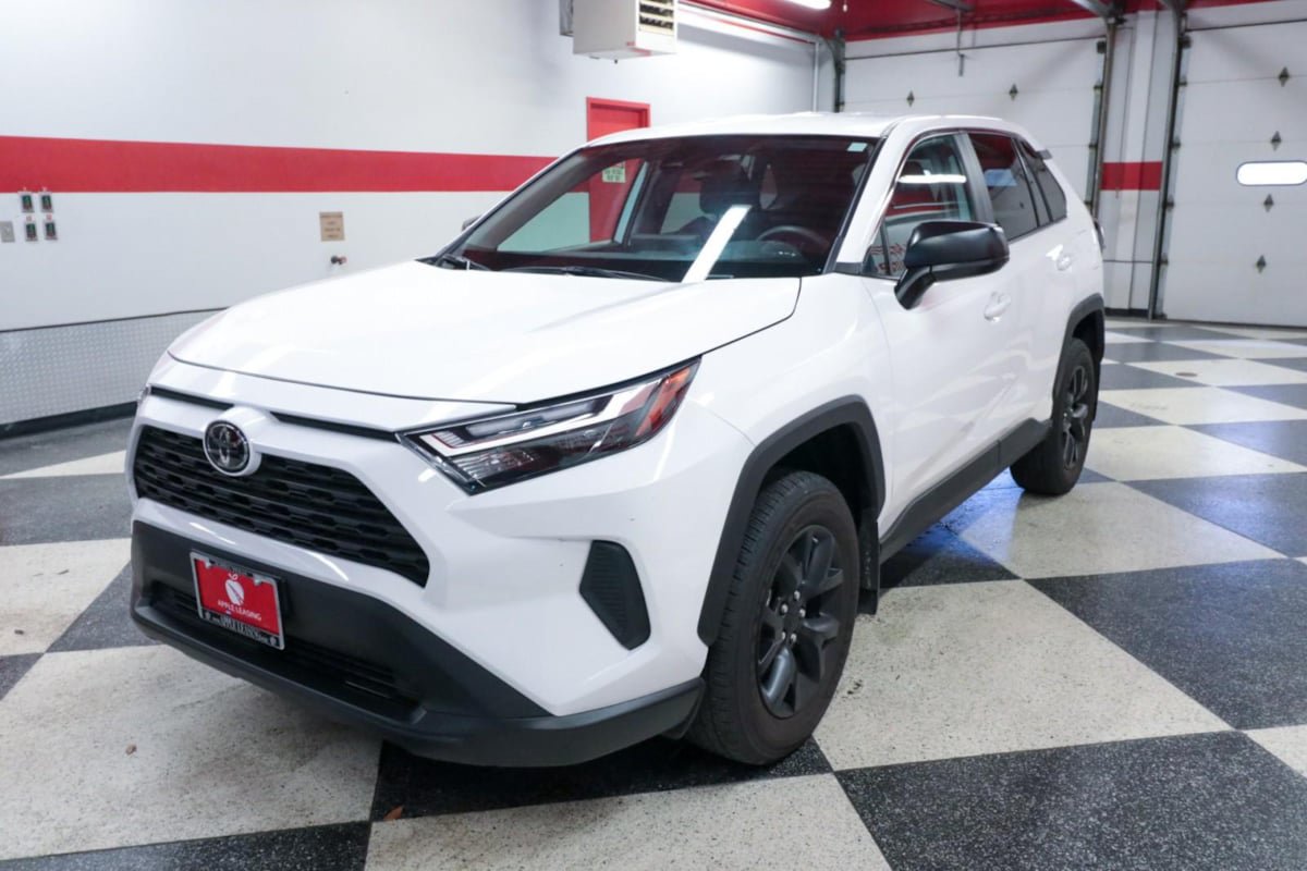 Used 2024 Toyota RAV4 LE FWD image 5