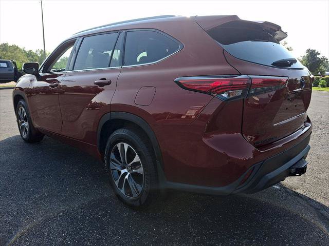 Used 2022 Toyota Highlander XLE AWD/4WD image 22