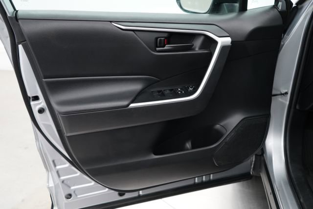 Used 2022 Toyota RAV4 LE image 9