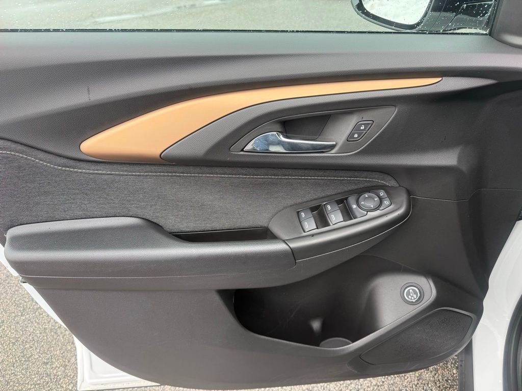 Used 2023 Chevrolet TrailBlazer ACTIV w/ Sun and Liftgate Package image 13