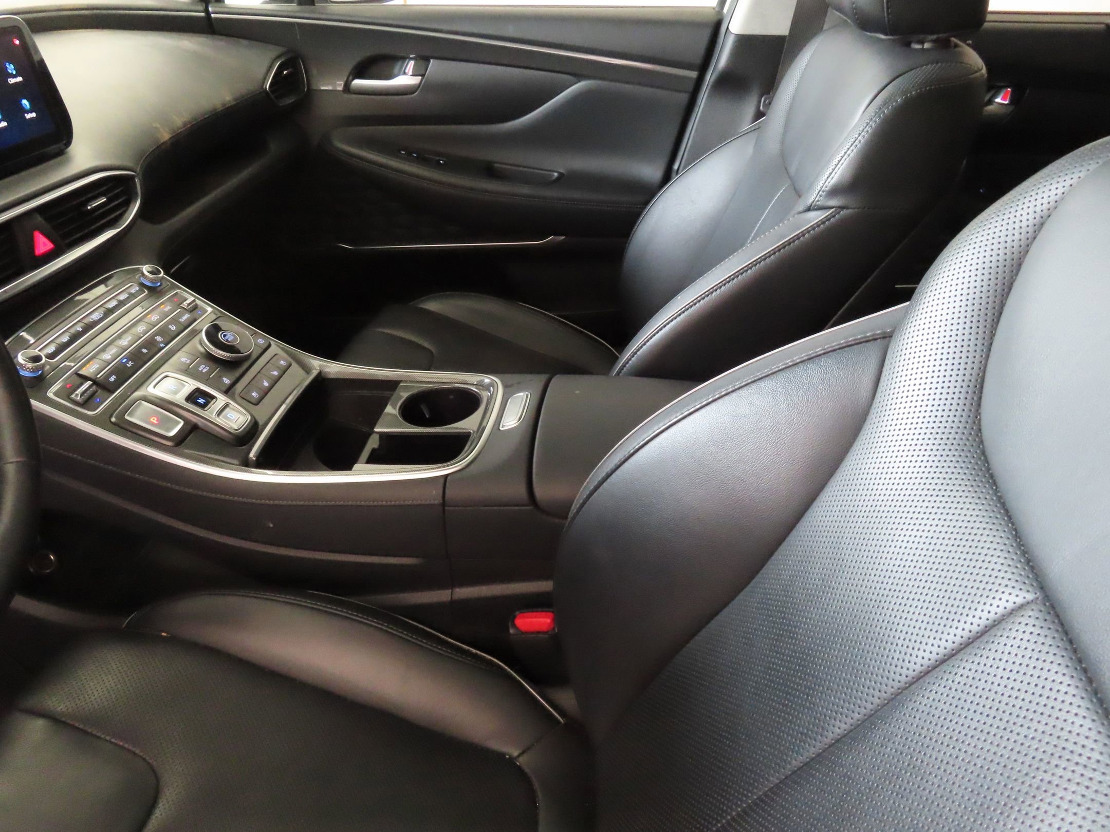 Used 2022 Hyundai Santa Fe Limited FWD image 24