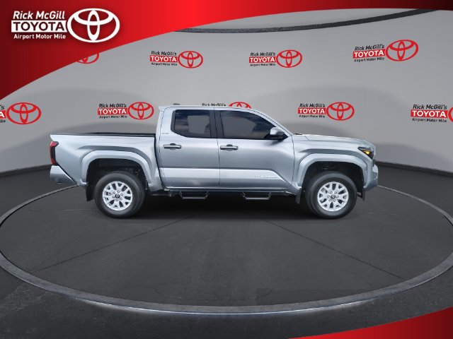 Used 2024 Toyota Tacoma SR5 AWD/4WD image 9