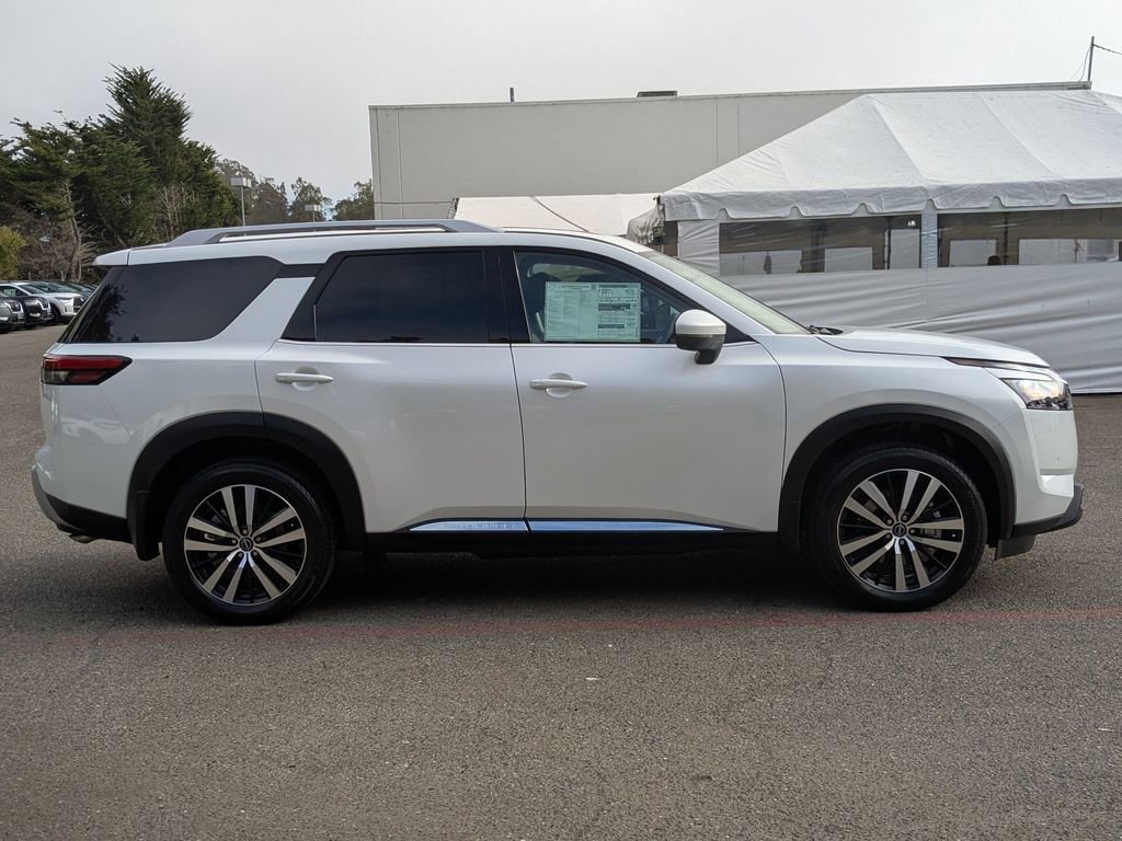 New 2025 Nissan Pathfinder Platinum w/ Cargo Package image 4