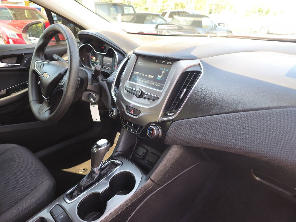 Used 2017 Chevrolet Cruze LT image 49