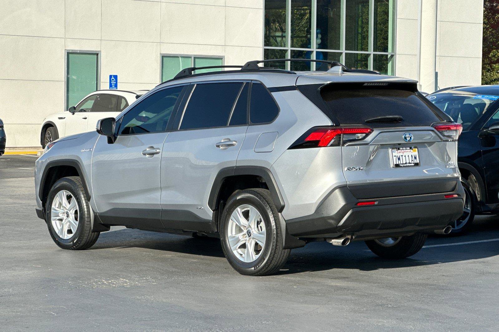 Used 2021 Toyota RAV4 XLE w/ Carpet Mat Package (TMS) image 5