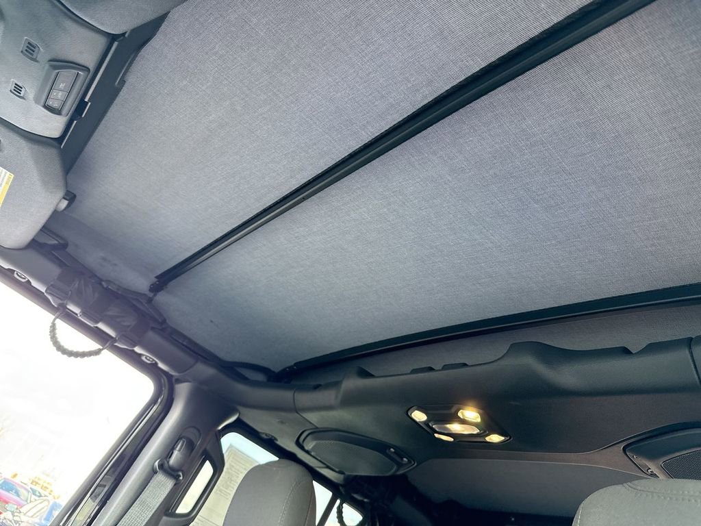 Used 2022 Jeep Gladiator Overland w/ Cold Weather Group image 22