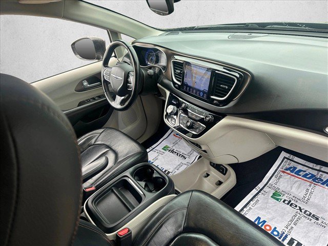 Used 2017 Chrysler Pacifica Touring-L FWD image 26