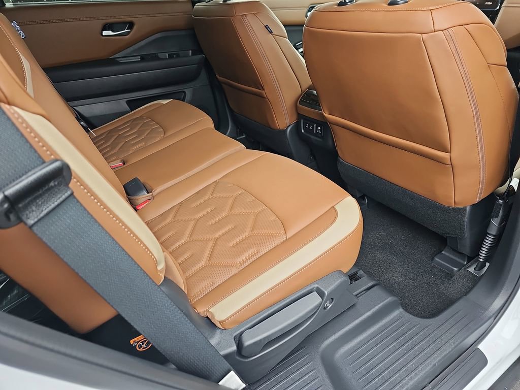 New 2026 Nissan Pathfinder Platinum image 13